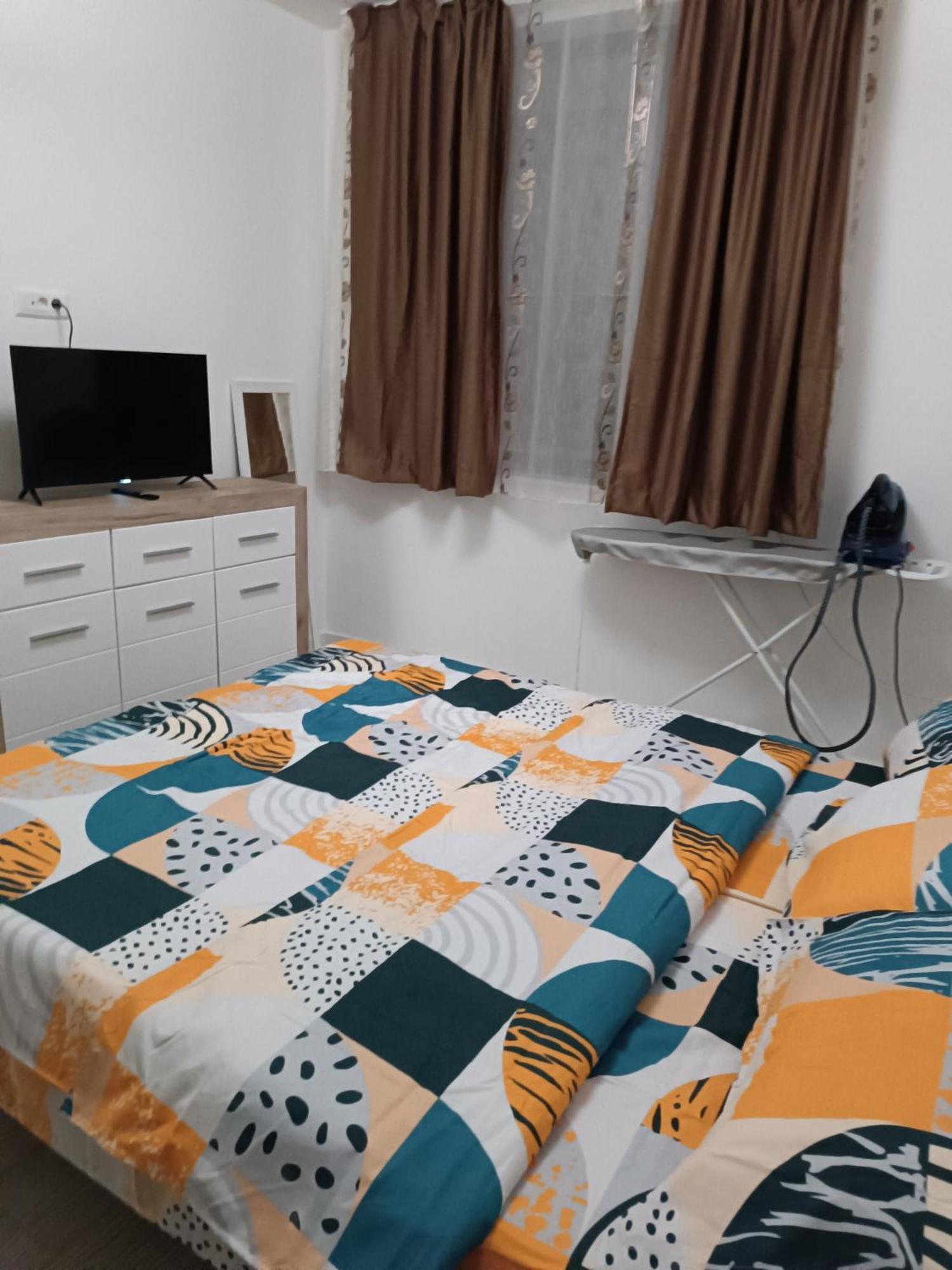 Apartament 2 Camere, Bloc Nou, Langa Promenada Moll, Capacitate 4 Persoane Craiova Exterior foto